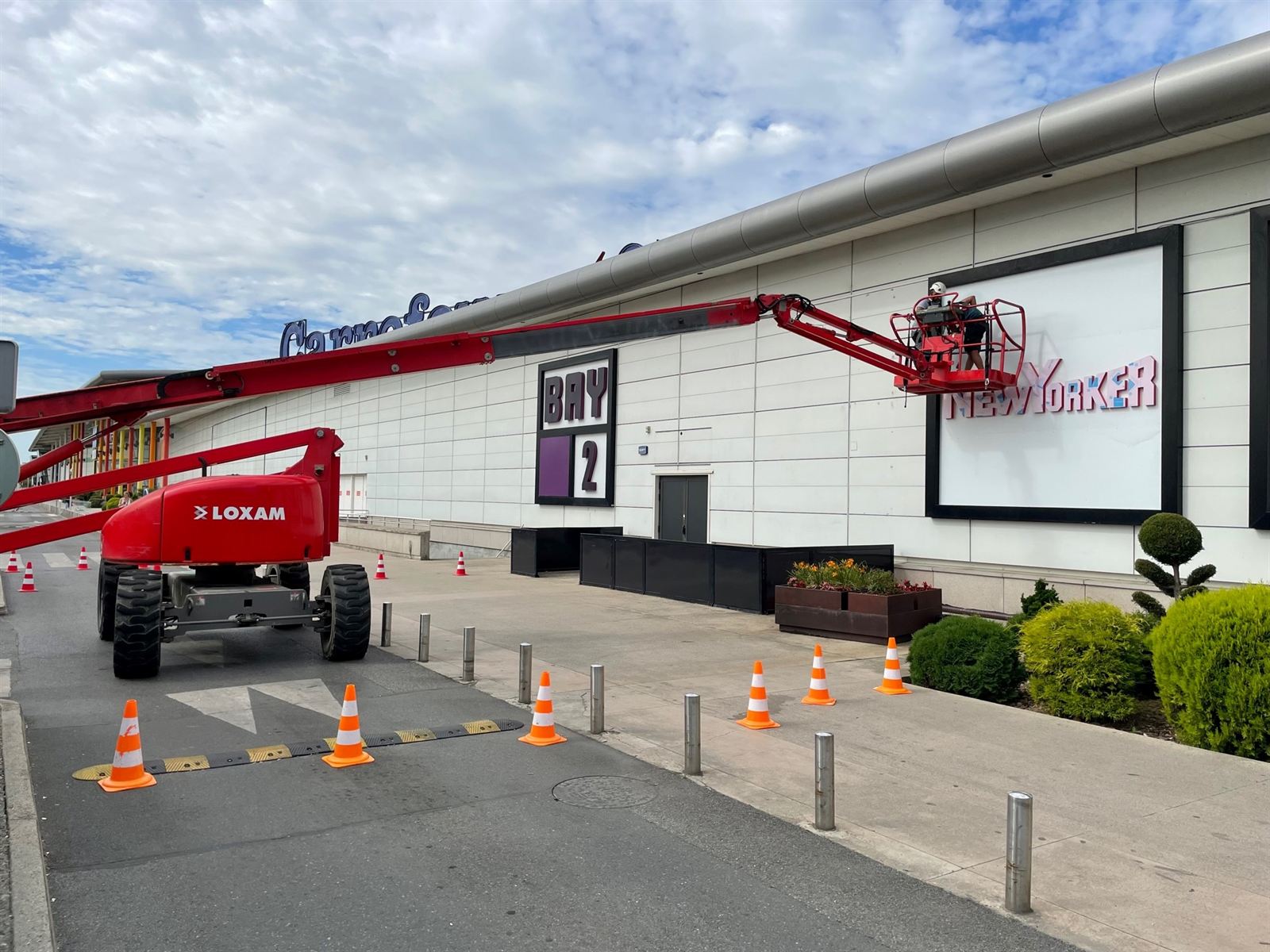 Enseignes de façade posé par BSM : parc commercial, en nacelle