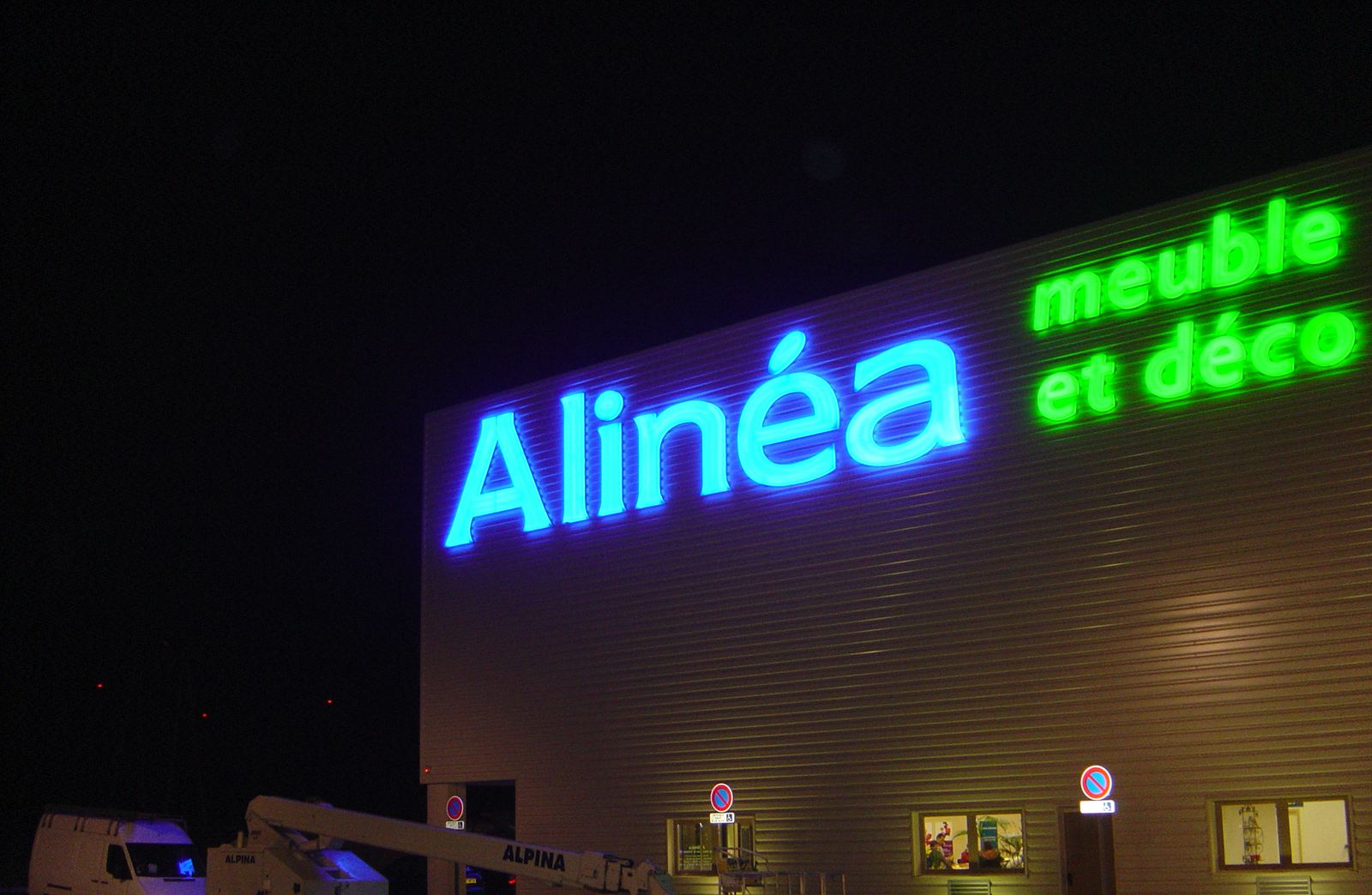Lettres géantes de nuit posé par BSM : façade de magasin